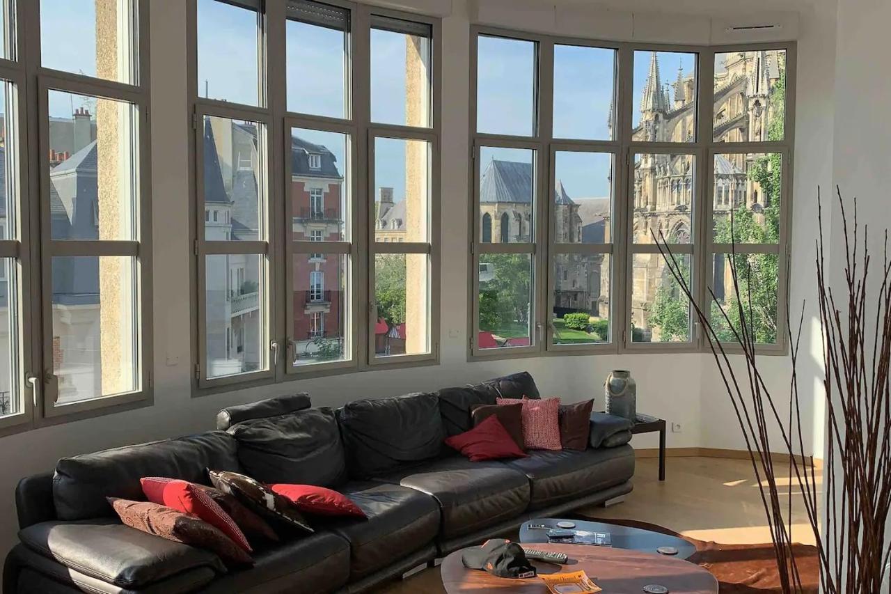 Apartmán Loft Des Sacres - Vue Unique Sur La Cathedrale Remeš Exteriér fotografie